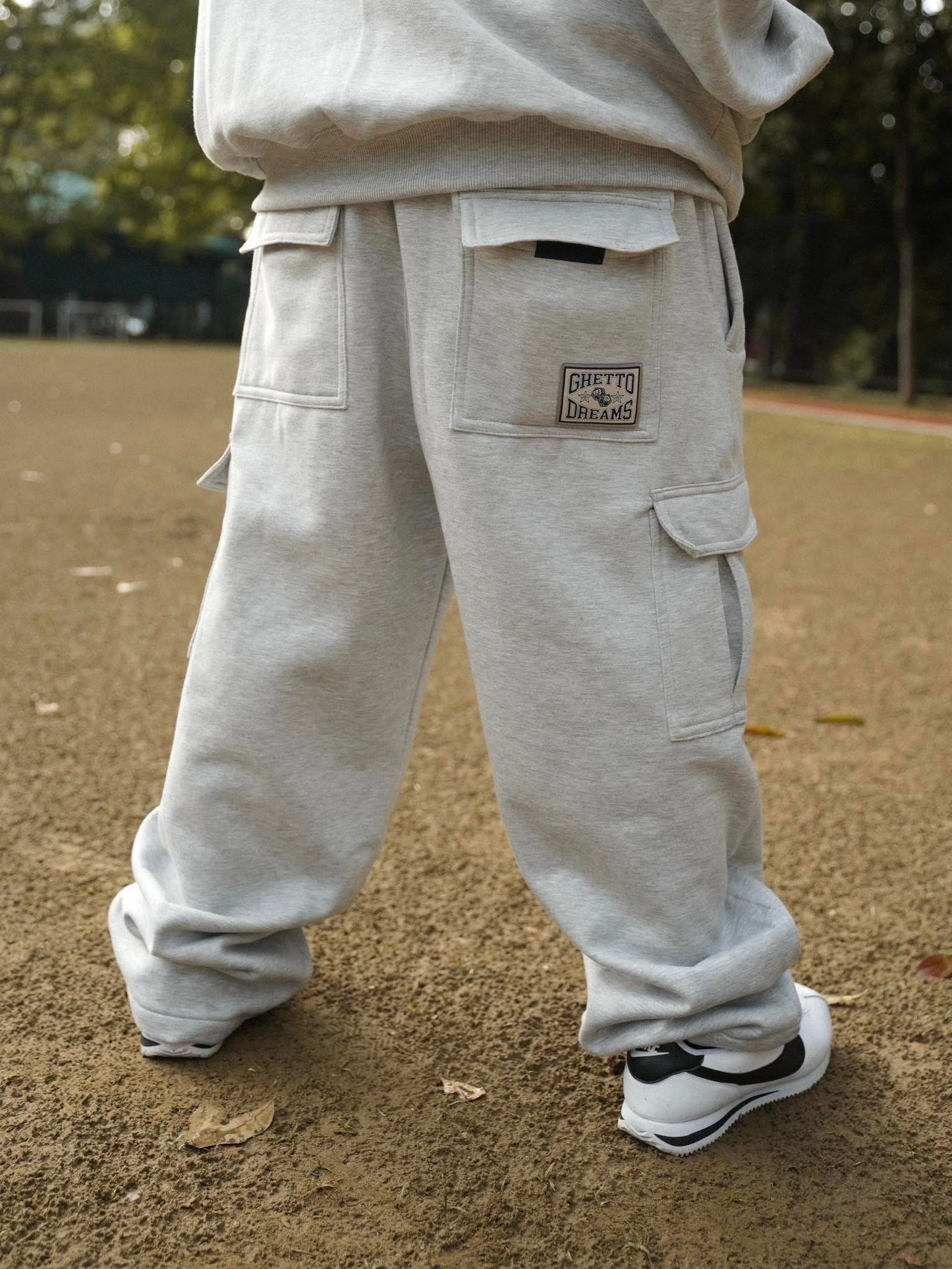 GD HEATHER GRAY CARGO SWEATPANTS